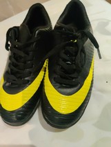 Medahong football boots size 36 EU - $5.39