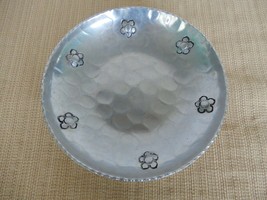Buenilum Aluminum small serving platter with floral daisy pattern - $15.00
