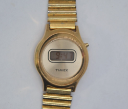 Timex F Cell Vintage Gold Tone Digital Women&#39;s Watch Vintage New Batt. GUARANTEE - £17.37 GBP