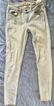 Women?s LevisLight Wash Denim Skinny Jeans Size 28 - $5.99