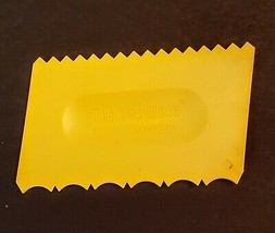 Tupperware Cake Decorator VTG Yellow 1558 Serrated Icing Gadget Kitchen Tool - £7.71 GBP