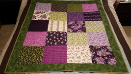 Beautiful 42 1/2&quot; x 52 1/4&quot; Lilacs Squares Purple Green Baby Quilt Blanket - £31.11 GBP