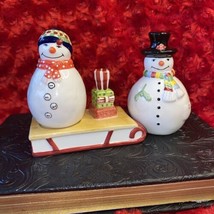 Oneida Salt &amp; Pepper 3D Shakers Snowmates With Presents On Sled New Without Box - £9.02 GBP