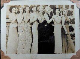 Ladies in Anchor Inn B&amp;W 4&quot; x 3 Photograph - €4,25 EUR