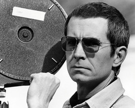 Anthony Perkins 8x10 Photo on film set with sunglasses near camera - £6.18 GBP