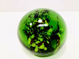 Vintage Blown Green Art Glass Millefiori Bubble Center Floral Round Paperweight - £19.94 GBP