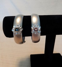 Beautiful pair of vintage silver tone bangle bracelets with beaded rose ... - $12.00