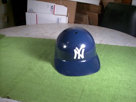 Vintage 1969 New York Yankees Plastic Helmet Sports Products Corp. Offic... - £15.92 GBP