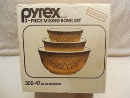 Vintage Pyrex Old Orchard 3 Piece Round Mixing Bowl Set 300-47 Sealed MIB - £47.09 GBP