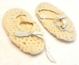Vintage Handmade Knit Crochet Baby/Infant Slippers Booties-Off White-Ribbon - $8.24