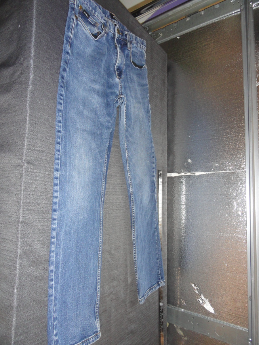 $68 RVCA Men’s Weekend Denim Straight Fit Blue Jeans Destroy Size 29 - $31.49