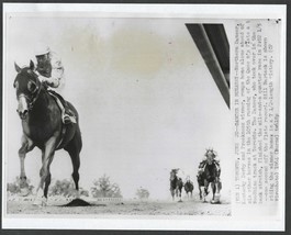 1964 - NORTHERN DANCER winning the Queens Plate - 10&quot; x 8&quot; - £15.98 GBP