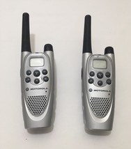 Lot of 2 Motorola T7100 Talkabout 2-Way Radio Walkie Talkies Working Tested - £30.37 GBP