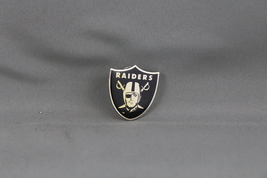 Los Angeles Raiders PIn (VTG) - Team Shield Logo - Stamped Pin - £11.60 GBP