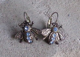 Ornate Textured Metal Blue Stone Bee Earrings Leverbacks Womens Jewelry Small 1&quot; - £8.72 GBP