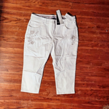 Lee Total Freedom Capris White Women Size 14 Petite Pockets Embroidered - $37.22