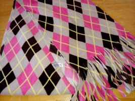 OLD NAVY LADIES FLEECE PLAID RECTANGULAR SCARF W/CUT FRINGE-BARELY WORN-... - £6.76 GBP