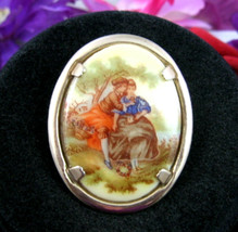 Artist FRAGONARD Courting Couple Flowers Porcelain PIN Vintage Oval Brooch - £13.44 GBP