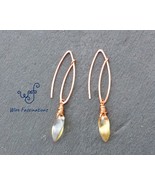 Handmade copper earrings: leaf hoops with amber glass twisted dagger bea... - €21,39 EUR