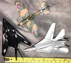 Lot Of 3 Military Flying Jets Planes B1B USAF 207 - £35.01 GBP