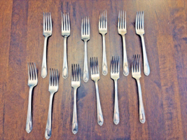 12 Dinner Forks Rogers 1937 IS Garland Rapture Flatware Reinforced Plate... - £17.94 GBP