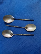 3 THREE VINTAGE MOTHER OF PEARL BOWL CAVIAR SERVING SPOONS. SOLD AS SET - $48.00