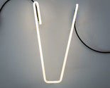 SELETTI Alphafont Wandlampe Neon Letter V Weiß Höhe 17 CM 58030606OX - £33.30 GBP
