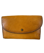 Frye Lucy Leather Clutch Wallet Leather Mustard Gold EUC - $1,102.24 MXN