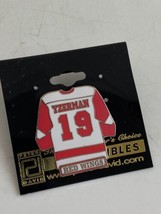 Vintage Detroit Red Wings Hockey Jersey Pin Steve Yzerman #19 Peter David - £19.45 GBP