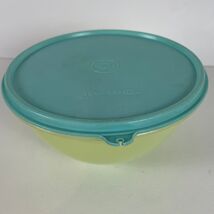 Vintage Tupperware Wonderlier Bowl 235-3 Teal Lid Food Storage Kitchen - $10.44