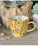 Ceramic Daisy Mugs 12.5cm - 2 Colour Options Available - $266.14 MXN