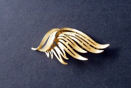 Vintage Signed BSK Gold Tone Metal Leaf Brooch, BSK Gold Tone Metal Leaf Pin - $19.99