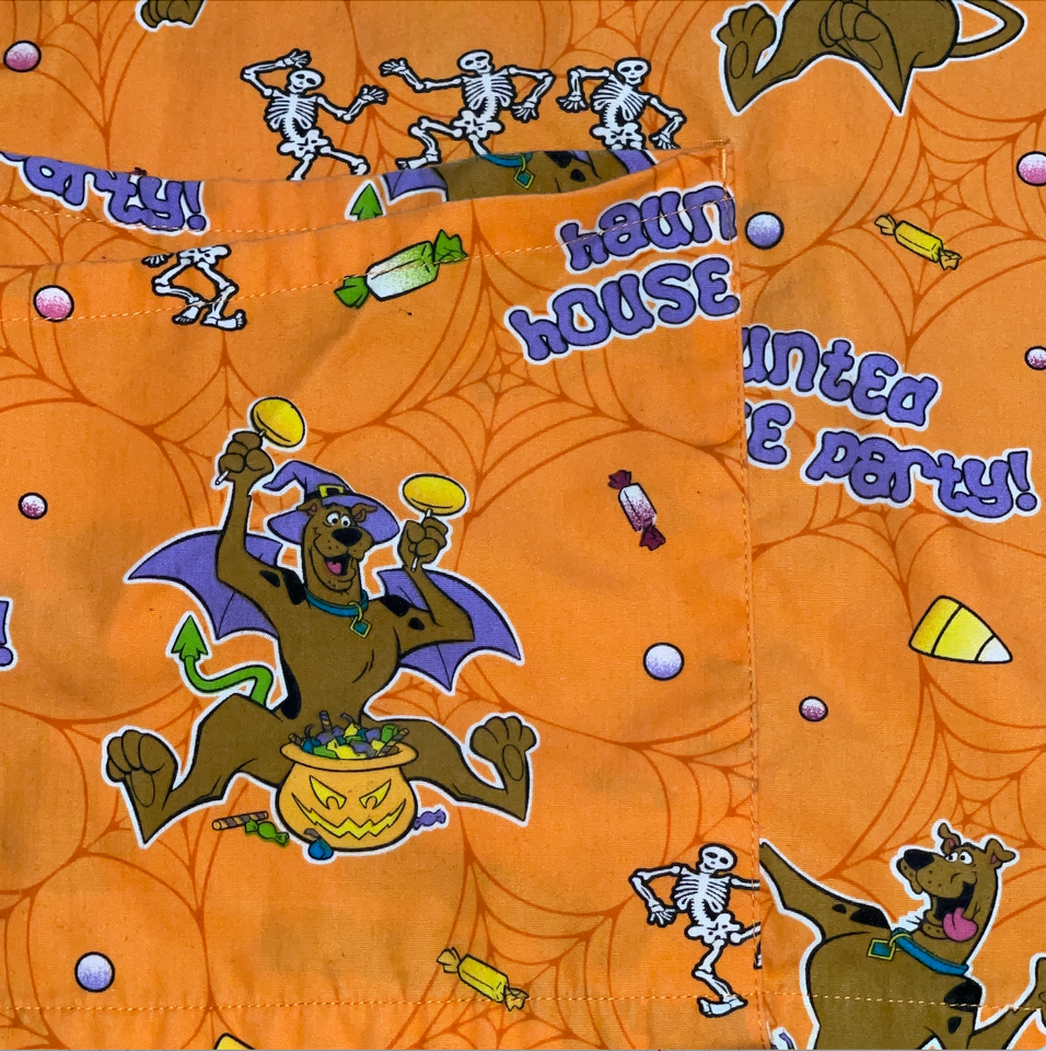 Scooby Doo Scrub Top Sz Large Orange Halloween Candy Pumpkin Skeleton Spider Web Item image 6
