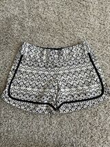 The Limited - Women’s Sz 0 Blue/White Pattern Flat Front Low-Rise Shorts... - $200.79 MXN