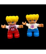 LEGO Duplo Twin Blonde Hair Girl Figures With Red &amp; Blue Outfits - €4,96 EUR