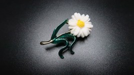 Vintage Silver Daisy Flower Enamel Brooch Pin 1.5&quot; - £9.49 GBP