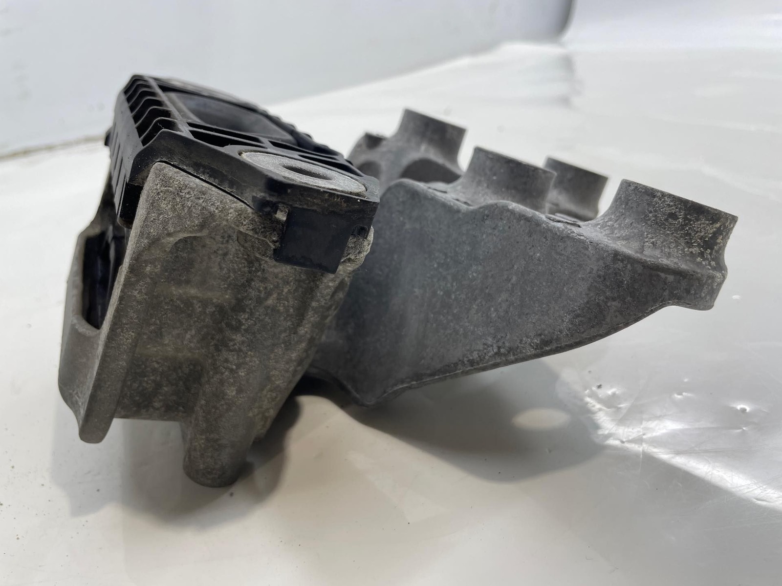 2021 Chevy Traverse LT 3.6L LH Driver Transmission Frame Mount 84382026 OEM Item image 7