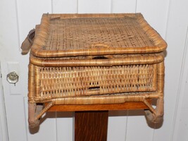 Vintage Wicker Rattan Leather Folding Beach Canoe Boat Chair with Storage - $3,189.10 MXN