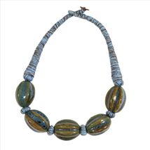 Button Clasp Polished Stone Blue and Tan 19 inch Necklace - €8,49 EUR