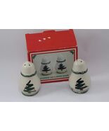 Christmas Tree Salt and Pepper Shakers Xmas - $107.81 MXN