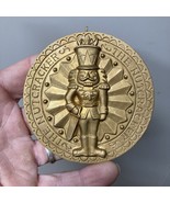 Vintage The Nutcracker Soldier Gold Resin Disc Medallion Christmas Ornam... - $222.99 MXN
