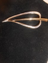 Vintage Sarah Coventry Simplicity Leaf Gold Tone Brooch - $11.30