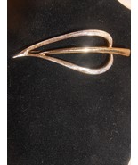Vintage Sarah Coventry Simplicity Leaf Gold Tone Brooch - $215.54 MXN