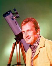 Roy Thinnes The Invaders Telescope 8x10 inch Photo - $10.99