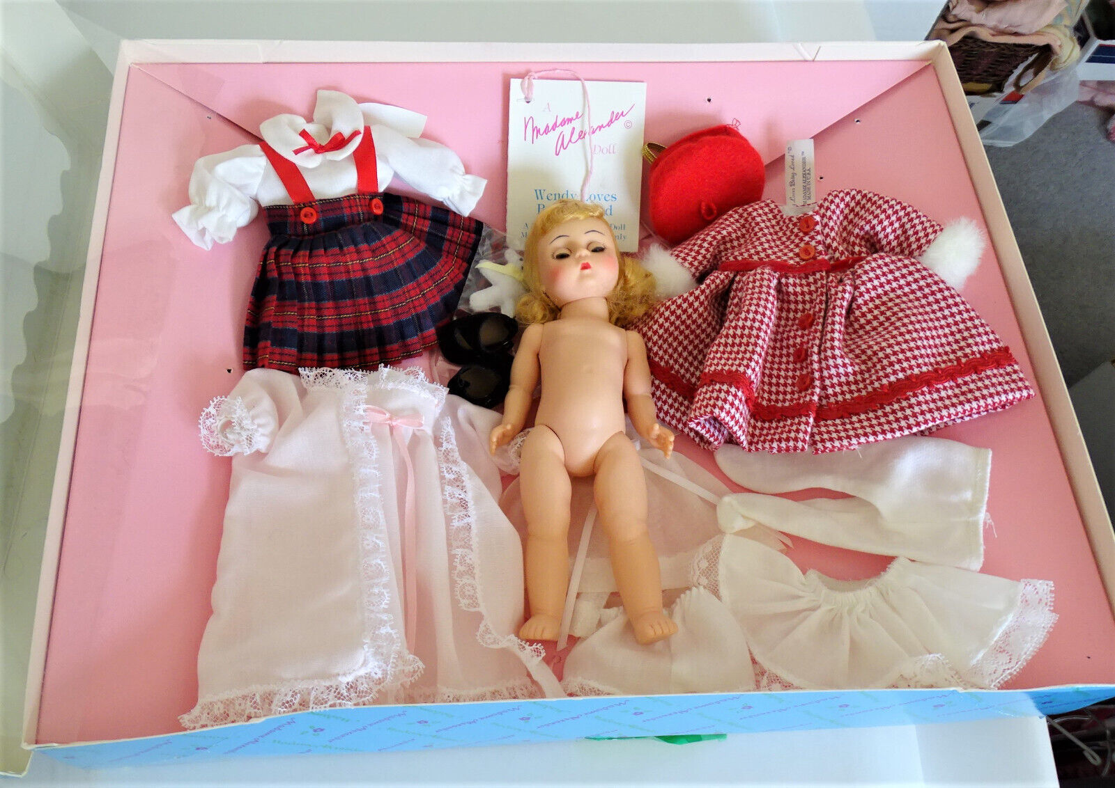 1992 Alexander 8"Wendy Loves Being Loved Gift Set w/ Clothes & Acces. Ltd. Ed. - $68.99