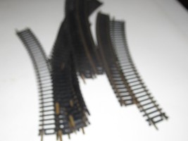 HO TRAINS - 12 SECTIONS OF 18&quot; RADIUS BRASS CURVES- SOME ATLAS- EXC- W81 - $52.63 MXN