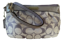 Coach 48754 Shantung Silk Pleated Medium Signature Wristlet Lilac NWOT Flaw - £24.75 GBP