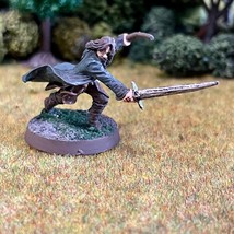 Aragorn 1 Painted Miniature Attack at Weathertop Ranger Middle-Earth - $45.00
