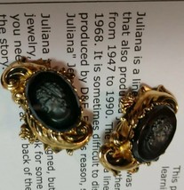 Rare Vintage 1-1/4&quot; Juliana D&amp;E Black Cameo Intaglio Clip Earrings Goldtone - £105.71 GBP