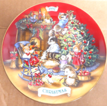 1992 Avon Christmas Plate &quot;Sharing Christmas with Friends&quot; trimmed 22Kt Gold 8&quot; - £11.18 GBP